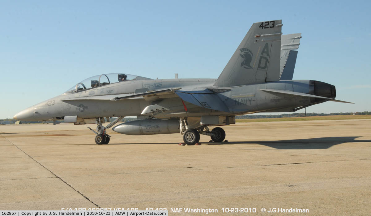 162857, McDonnell Douglas F/A-18B Hornet C/N 389/B063, at NAF Washington