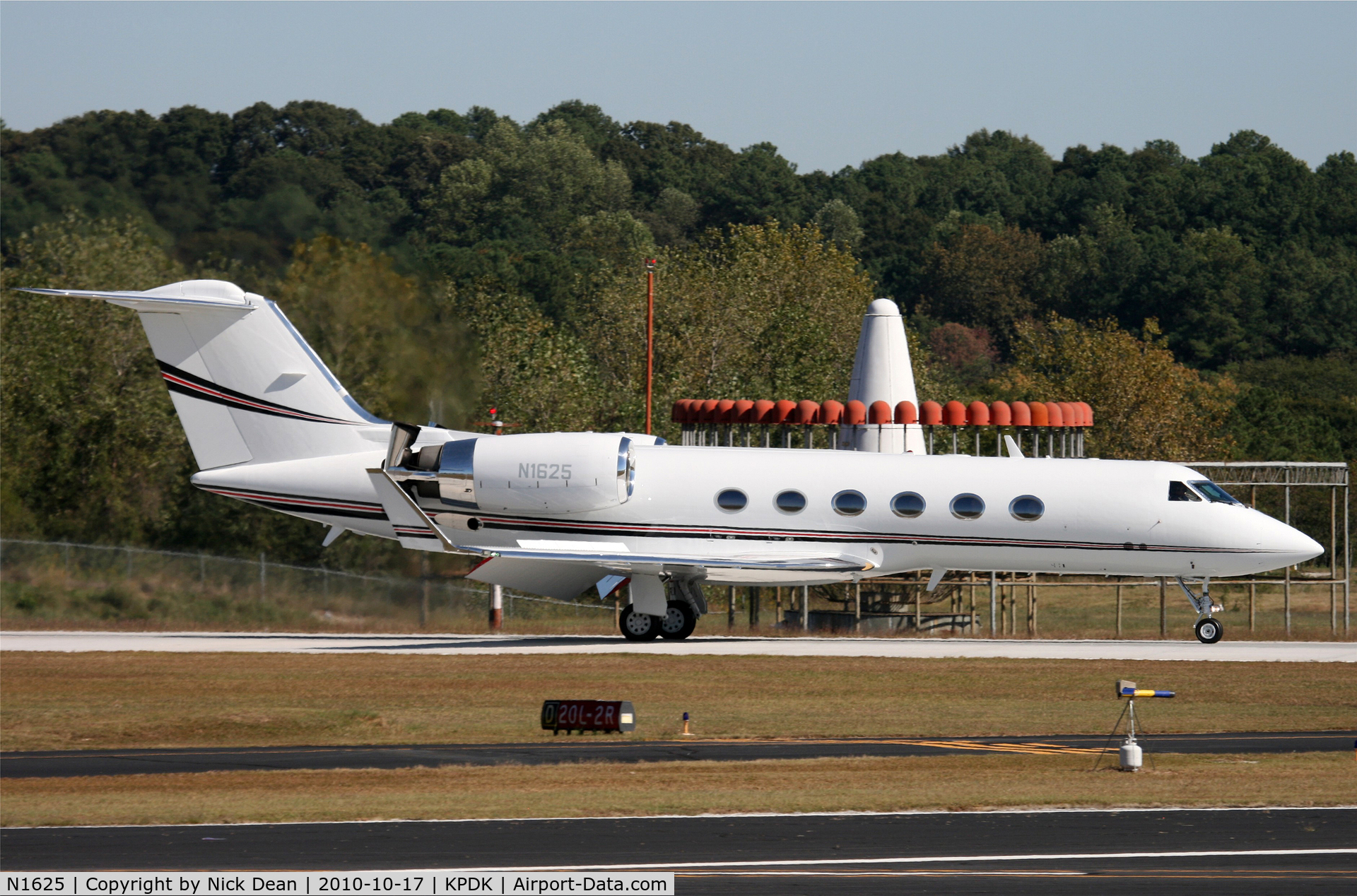 N1625, 1998 Gulfstream Aerospace G-IV C/N 1358, KPDK NBAA 2010