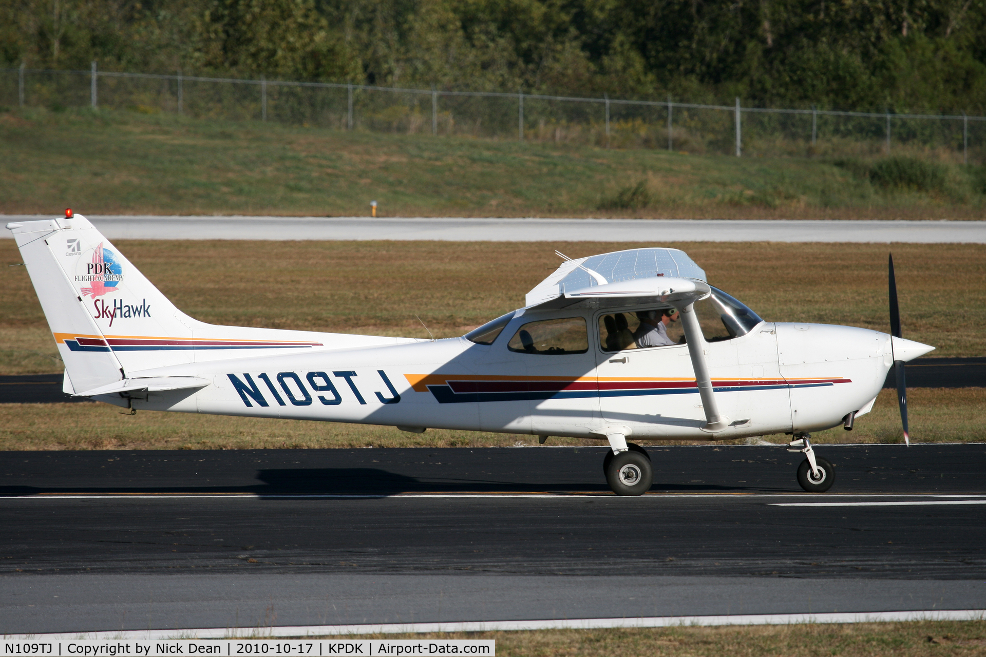 N109TJ, 2001 Cessna 172R C/N 17280985, KPDK NBAA 2010