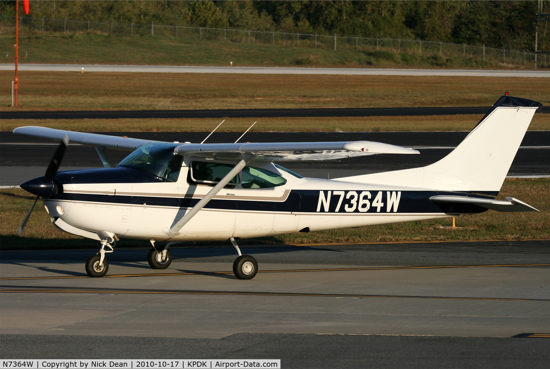N7364W, 1977 Cessna R182 Skylane RG C/N R18200058, KPDK NBAA 2010