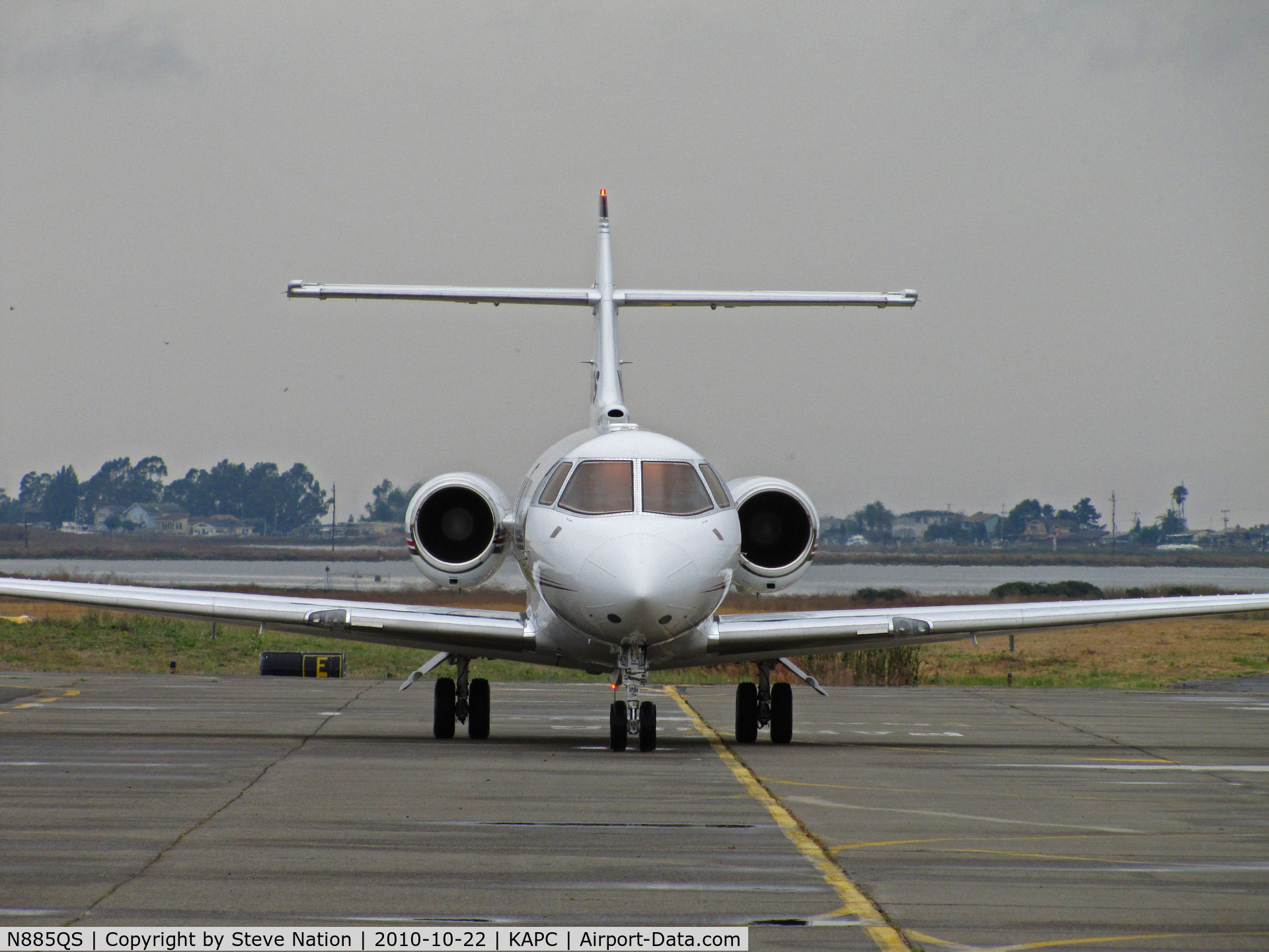 N885QS, 2005 Raytheon Hawker 800XP C/N 258743, Head-on shot NetJets 2005 Hawker 800XP with Napa River in background - in from KMRY (Monterey Peninsula Airport, CA)