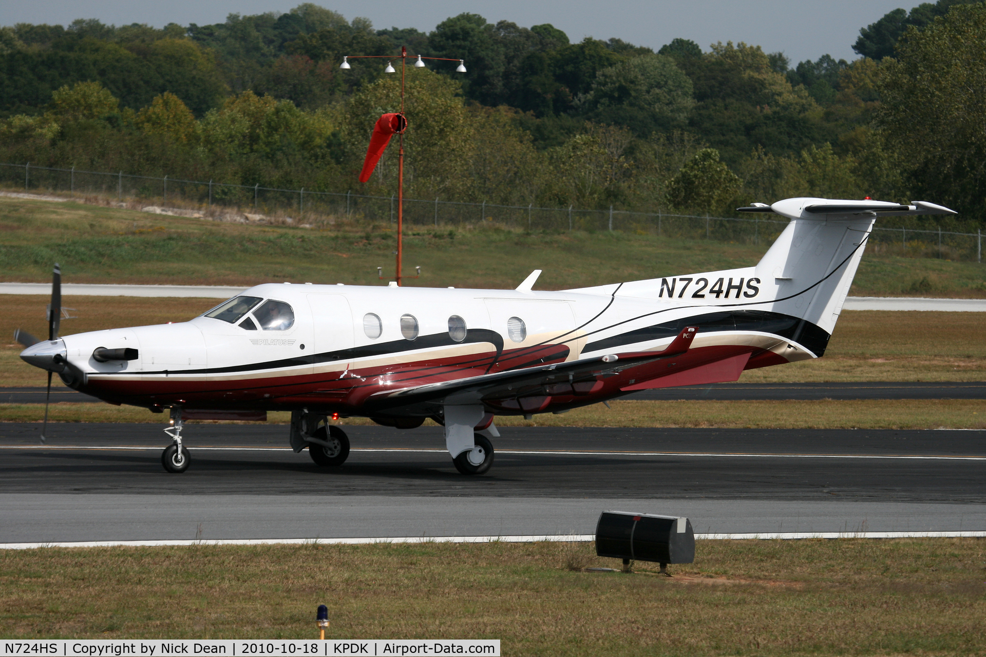 N724HS, 2004 Pilatus PC-12/45 C/N 564, KPDK NBAA 2010