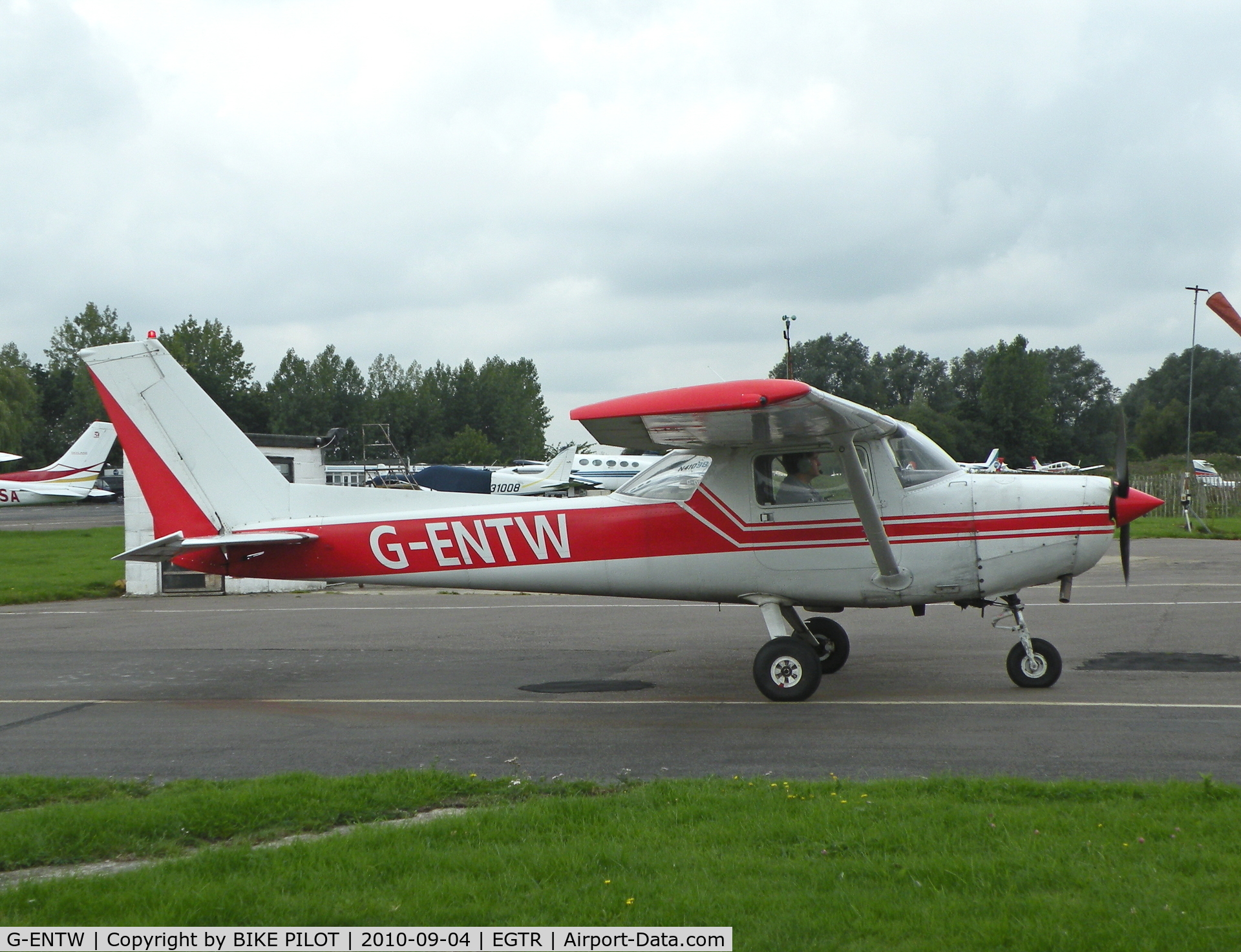 G-ENTW, 1978 Reims F152 C/N 1479, Heading for rwy 08