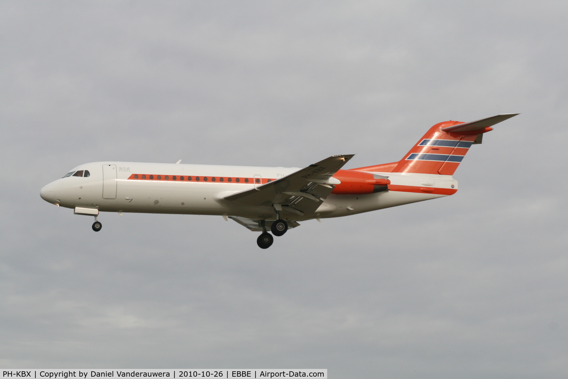 PH-KBX, 1996 Fokker 70 (F-28-0070) C/N 11547, Arrival to RWY 25L