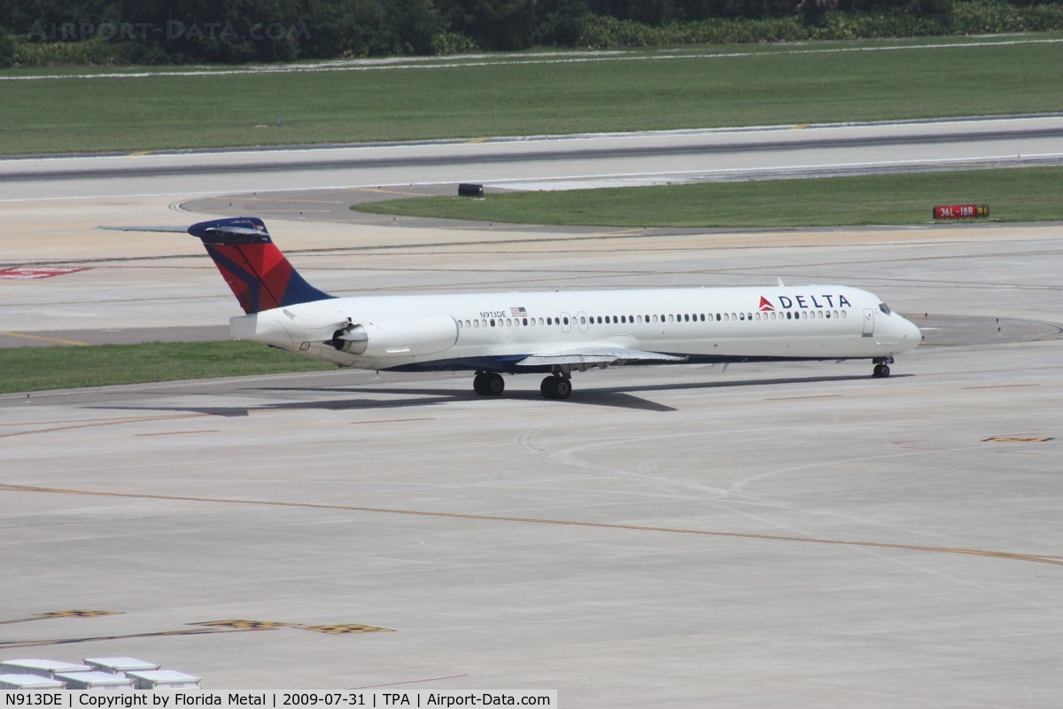 N913DE, 1993 McDonnell Douglas MD-88 C/N 49956, Delta MD-88
