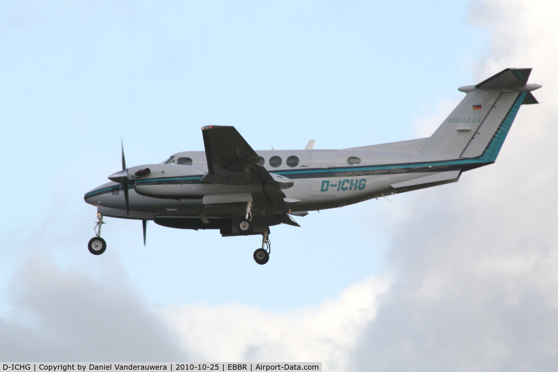 D-ICHG, 1991 Beech B200 King Air C/N BB-1400, Arriving to RWY 25L while thick clouds cover the sun
