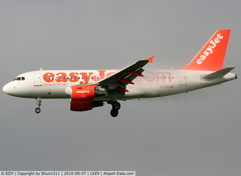 G-EZIY, 2005 Airbus A319-111 C/N 2636, Landing rwy 14