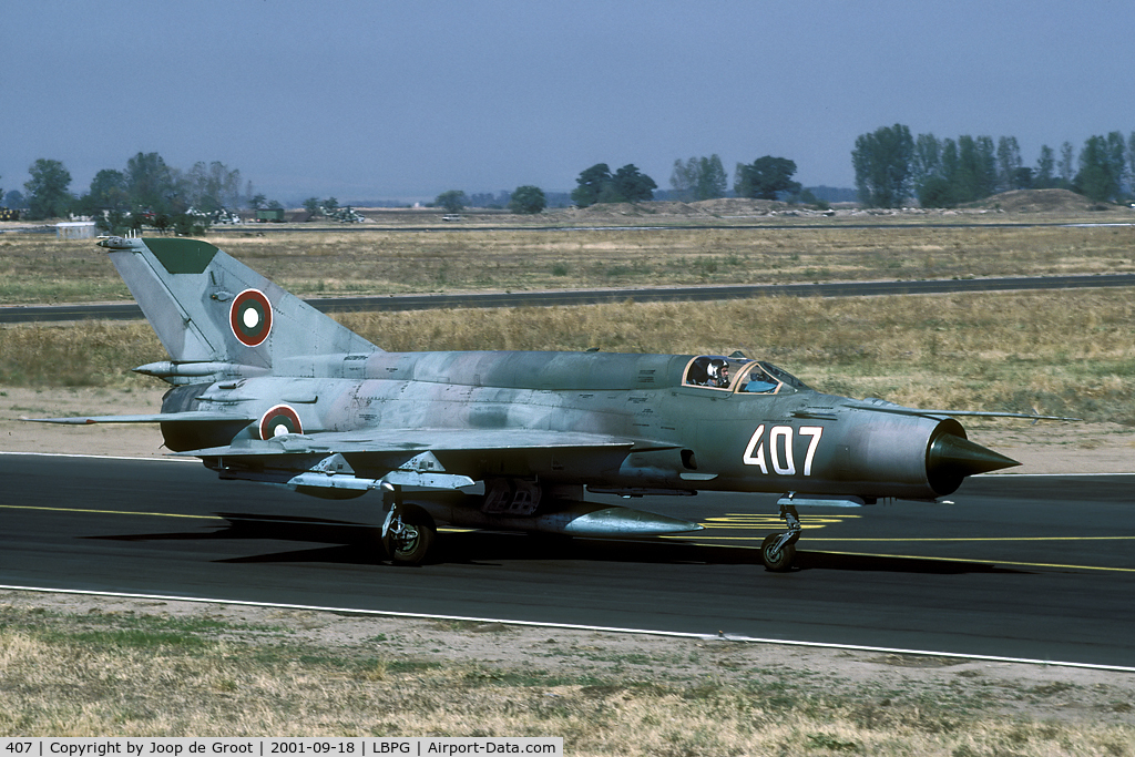407, 1985 Mikoyan-Gurevich MiG-21bis SAU C/N 75094407, One of the many MiG-21s flying during Co-operative Key 2001. To avoid double serials within the Bulgarian serial system this MiG-21 was reserialled 427 by 2004.