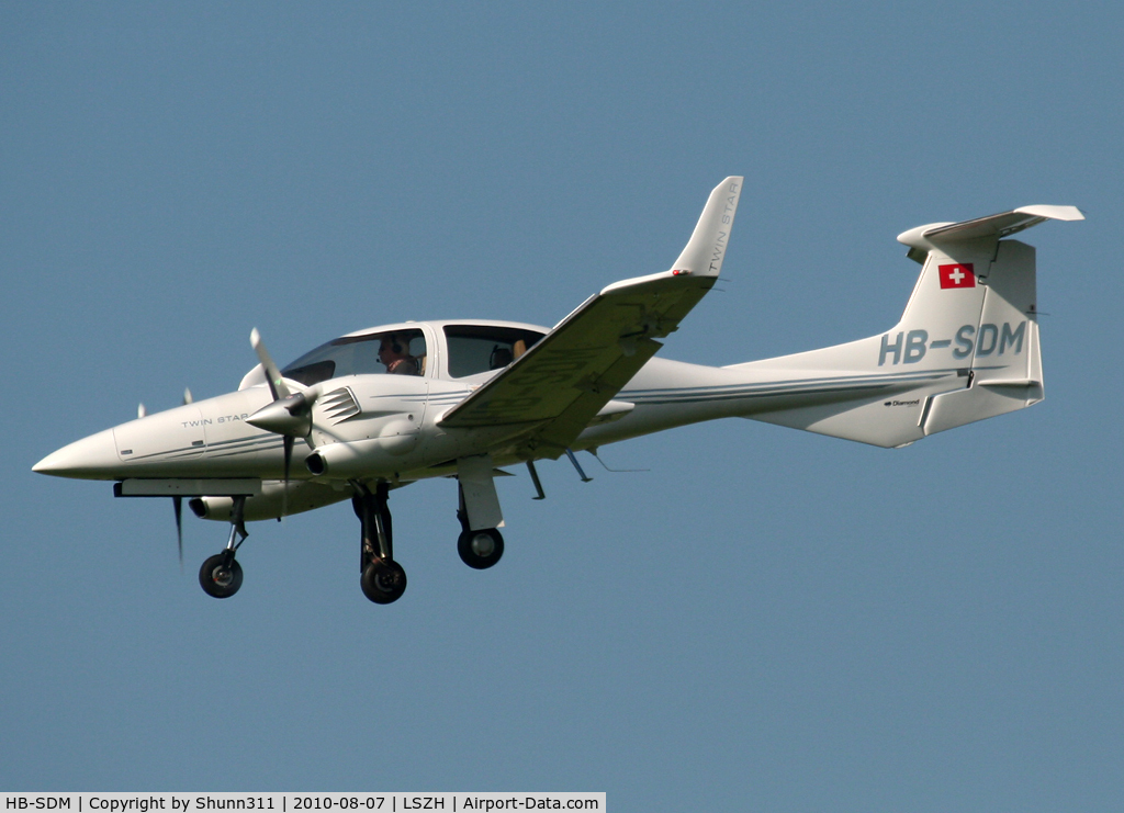 HB-SDM, 2005 Diamond DA-42 Twin Star C/N 42.039, Landing rwy 14