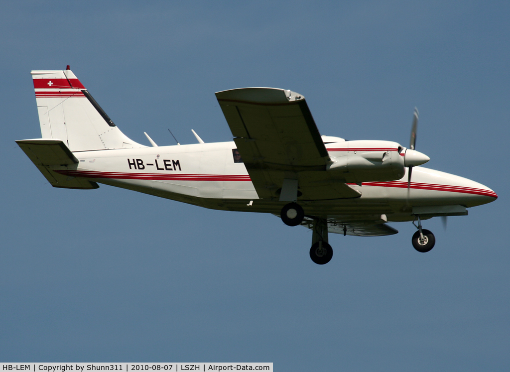 HB-LEM, 1973 Piper PA-34-200 Seneca C/N 34-7350327, Landing rwy 14