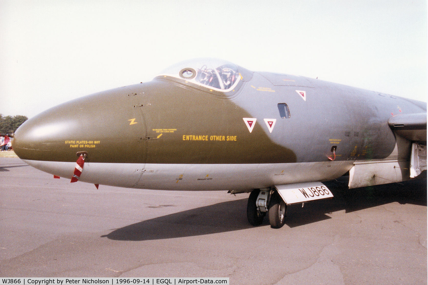 WJ866, English Electric Canberra T.4 C/N EEP71334, Another view of the 39[1 PRU] Squadron Canberra T.4 on display at the 1996 RAF Leuchars Airshow.