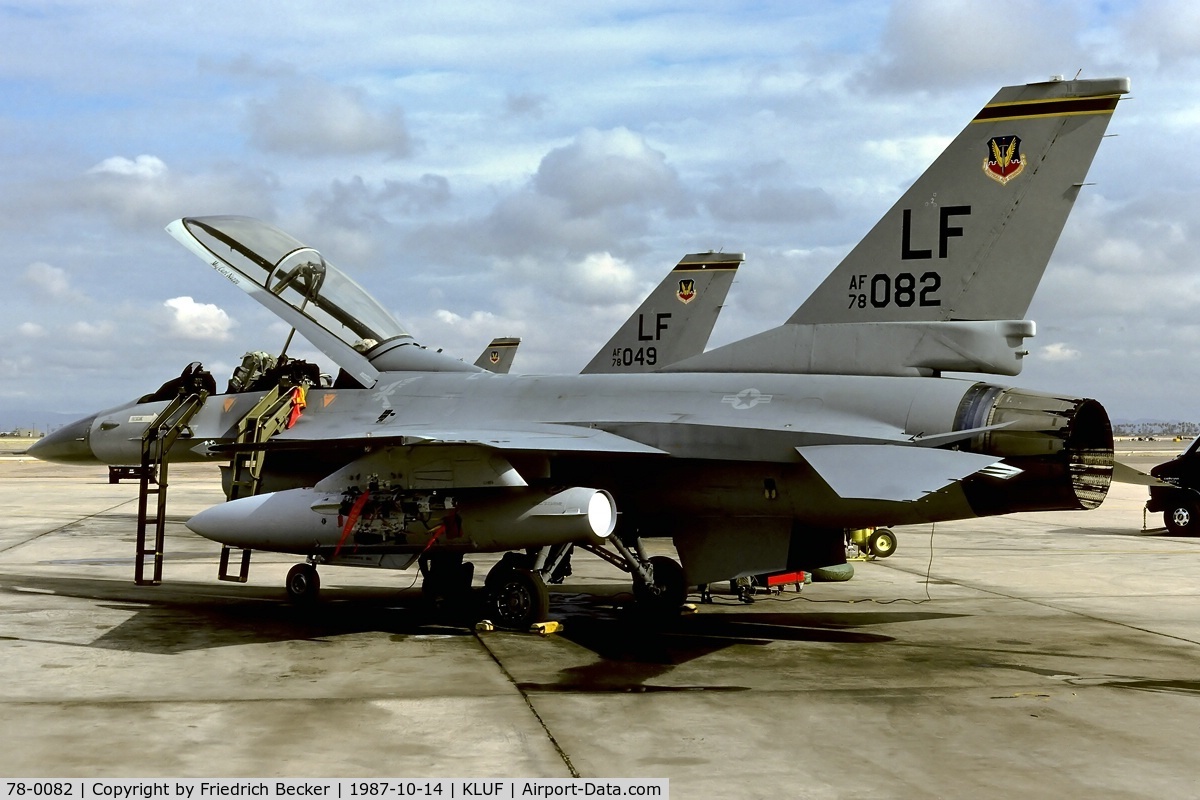78-0082, 1978 General Dynamics F-16B Fighting Falcon C/N 62-8, flightline at Luke AFB