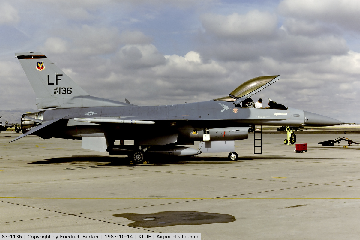83-1136, 1983 General Dynamics F-16C Fighting Falcon C/N 5C-19, flightline at Luke AFB