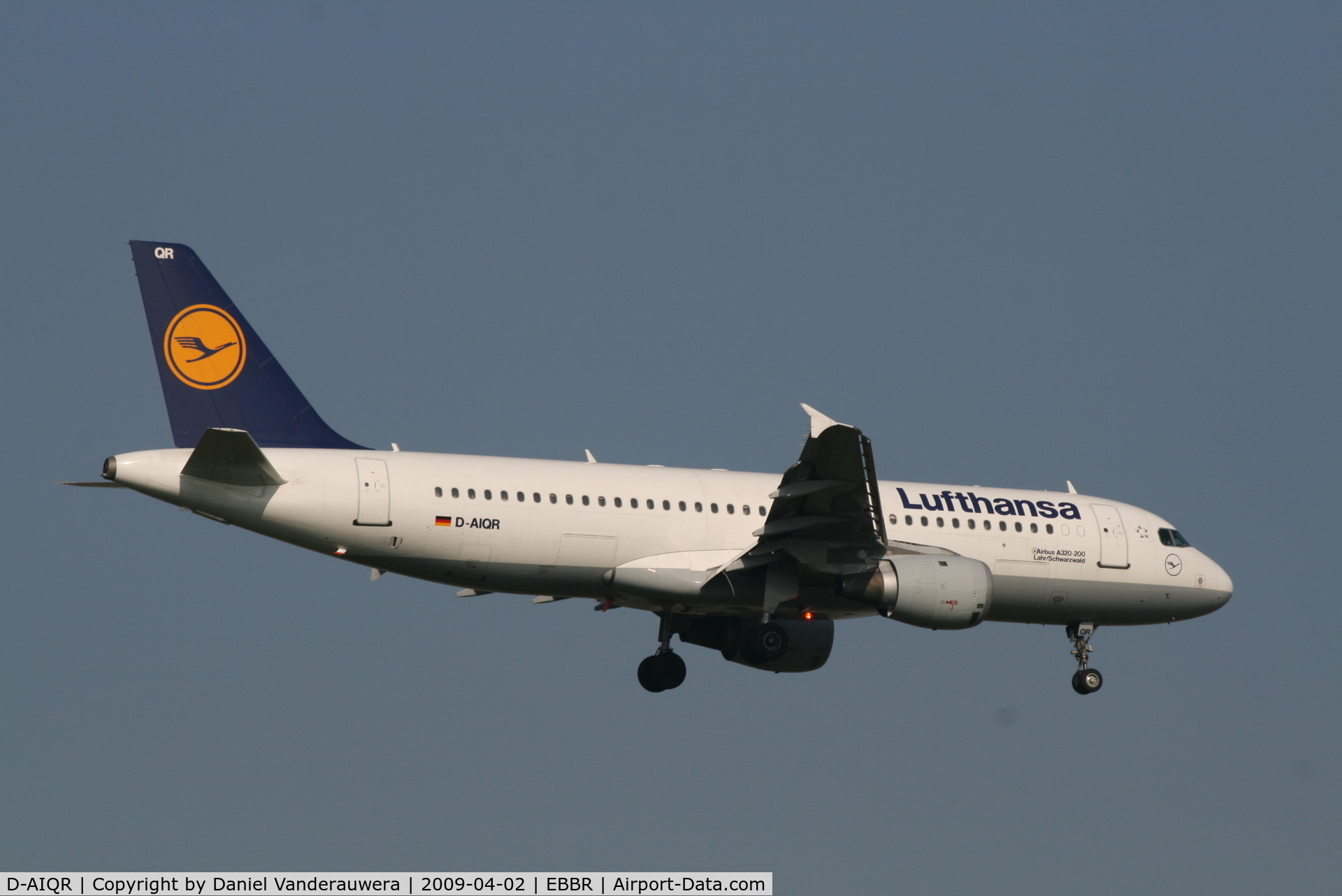 D-AIQR, 1992 Airbus A320-211 C/N 382, Flight LH4572 is descending to RWY 02