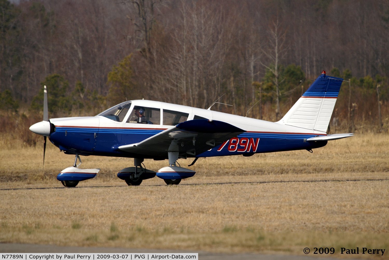 N7789N, 1968 Piper PA-28-180 C/N 28-5237, Taxiing by