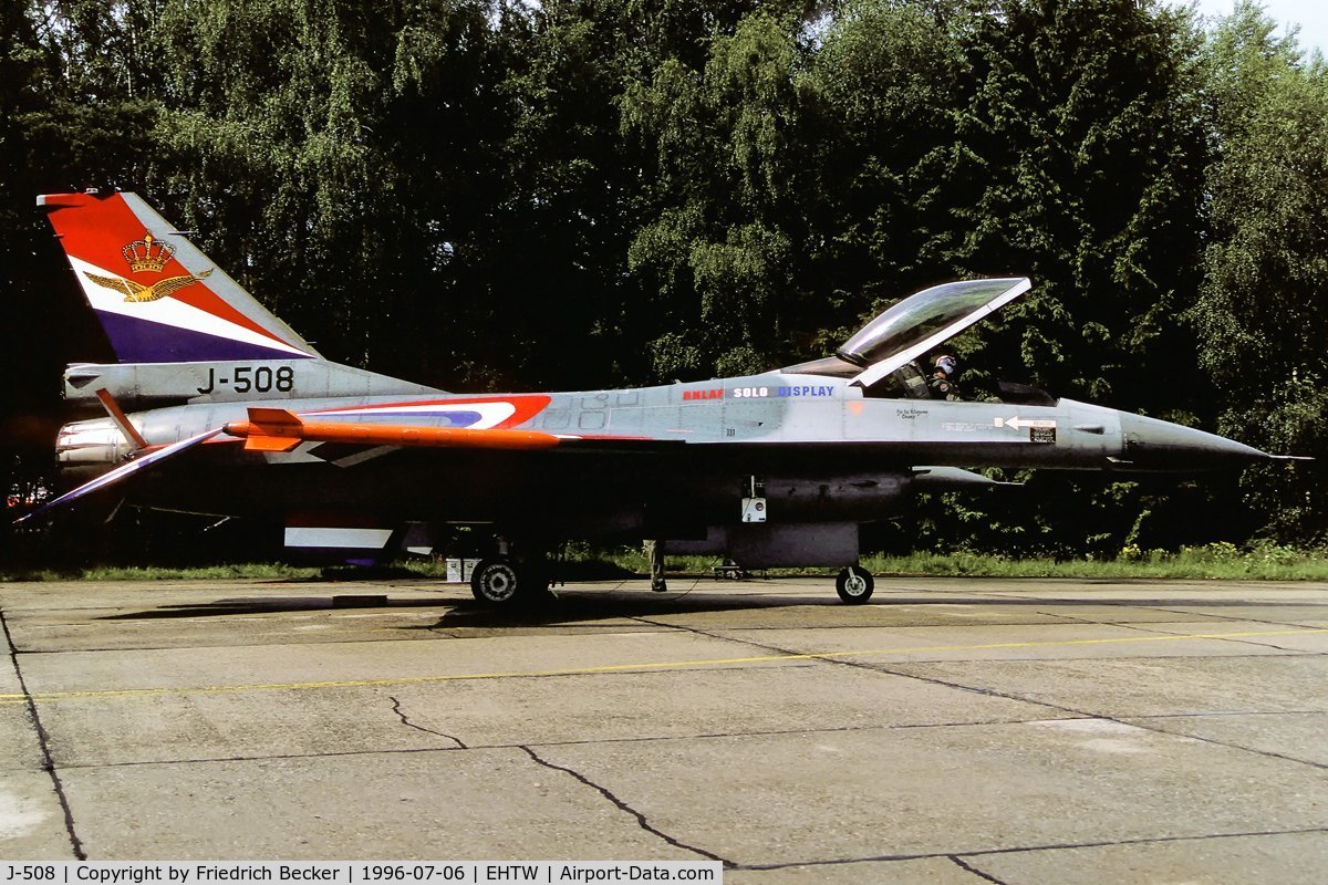 J-508, 1987 Fokker F-16A Fighting Falcon C/N 6D-147, preparing for another flying display at Twente AB