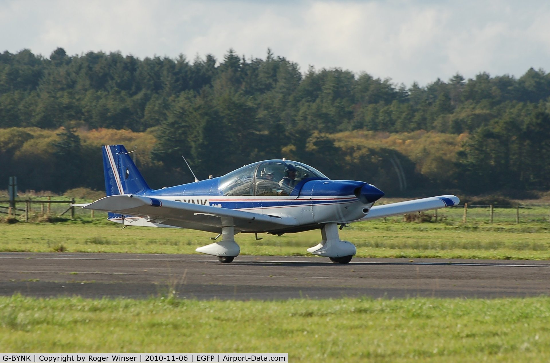 G-BYNK, 1999 Robin HR-200-160 C/N 338, Departing Runway 04