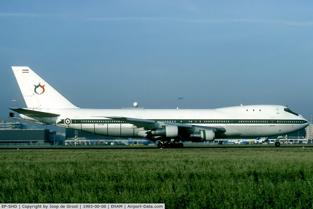 EP-SHD, Boeing 747-131/SF C/N 20081, Iranian AF B747 5-8105 flying with Saha Air titels. Still with the Iranian roundels, the refueling boom and the serial is partially in place on the nose. 