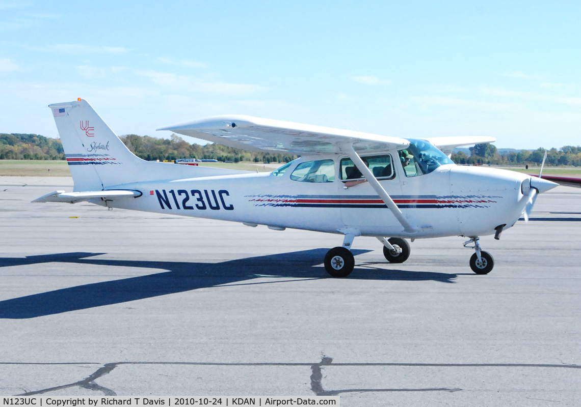 N123UC, 1981 Cessna 172P Skyhawk C/N 17274649, 1981 Cessna 172P in Danville Va.