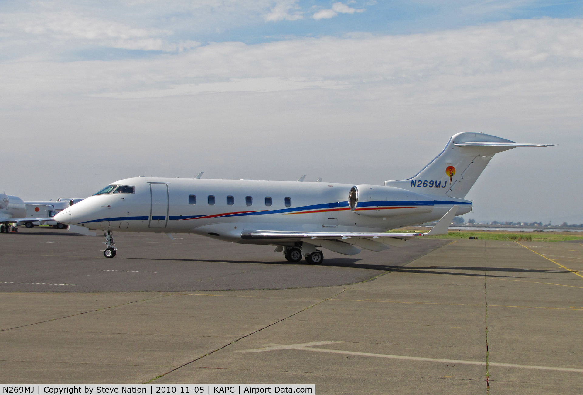 N269MJ, 2007 Bombardier Challenger 300 (BD-100-1A10) C/N 20180, Maui Jim Inc. (Peoria, IL!) 2007 Challenger BD-100-1A10 (parrot tail logo) arriving at Napa, CA for 8 minute turn around!