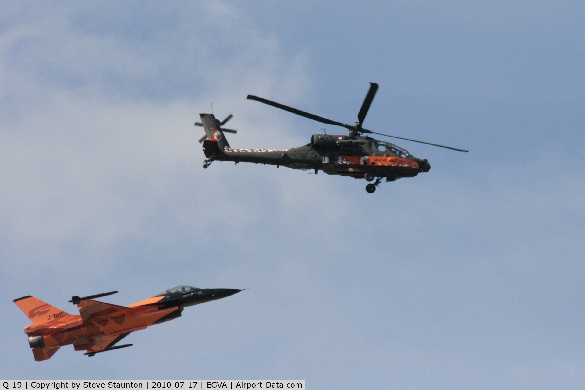 Q-19, Boeing AH-64DN Apache C/N DN019, Taken at the Royal International Air Tattoo 2010, displaying with F-16AM J-015 (two Tigers)