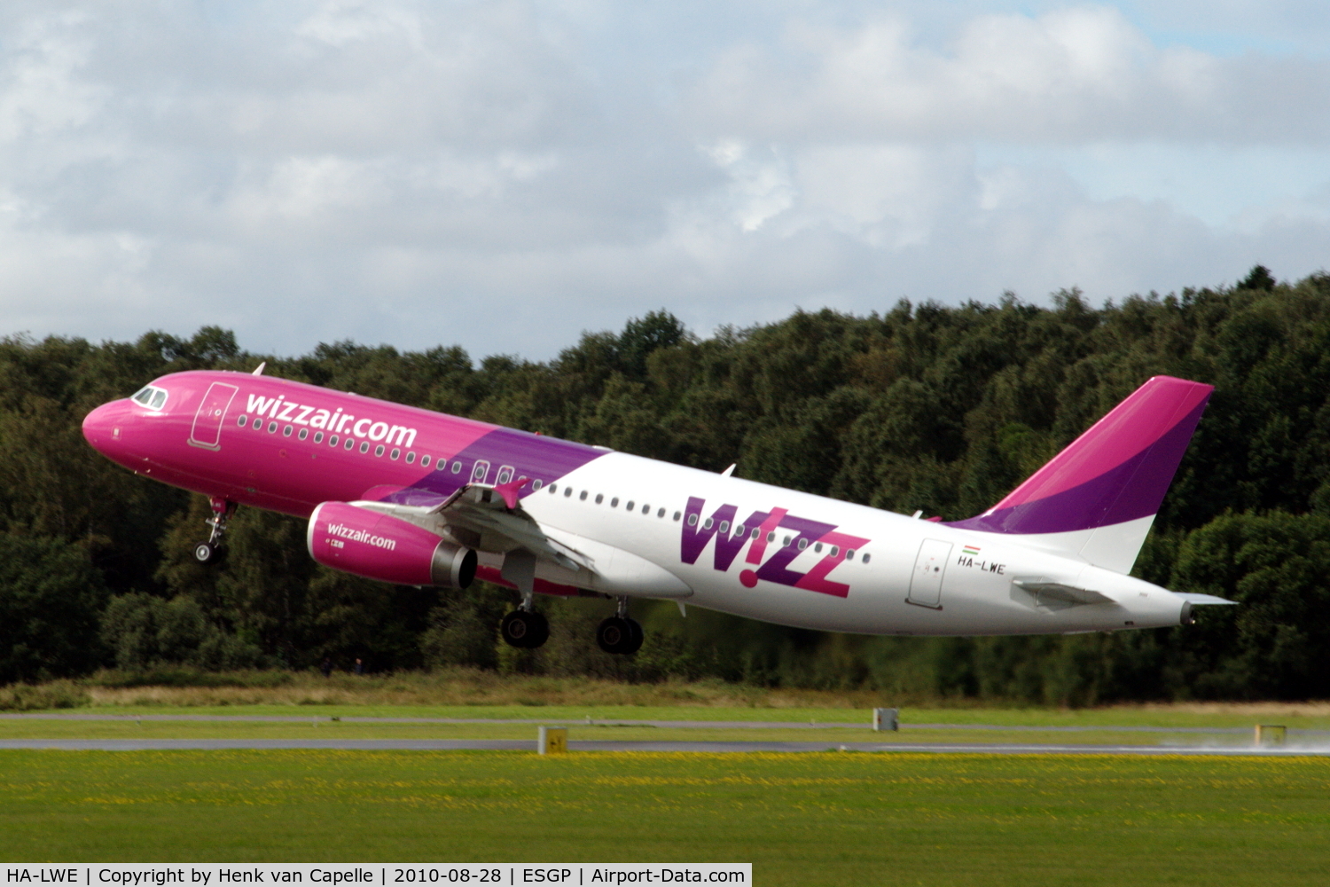 HA-LWE, 2010 Airbus A320-232 C/N 4372, Airbus A320 of Wizz Air taking off from Göteborg Säve airport, Sweden.