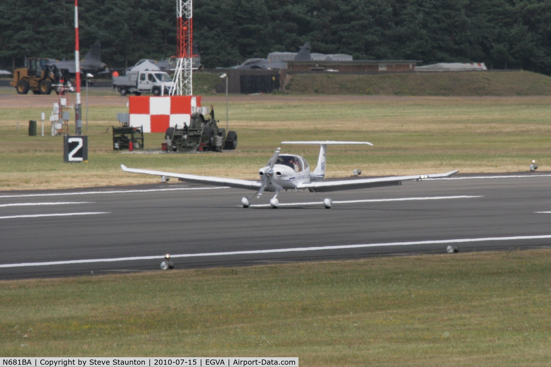 N681BA, Diamond DA-40 Diamond Star C/N 40.976, Taken at the Royal International Air Tattoo 2010