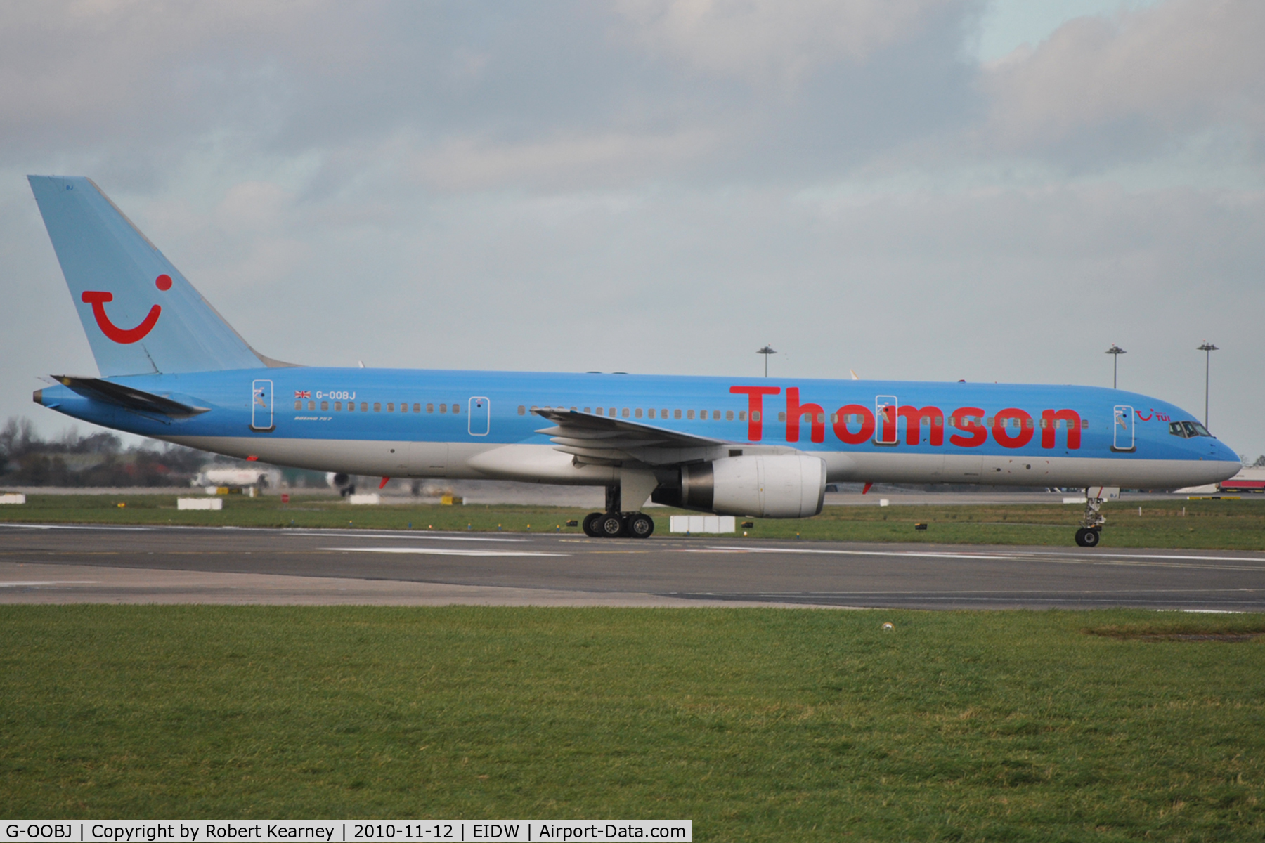 G-OOBJ, 1993 Boeing 757-2B7 C/N 27147, Thomson heading to stand