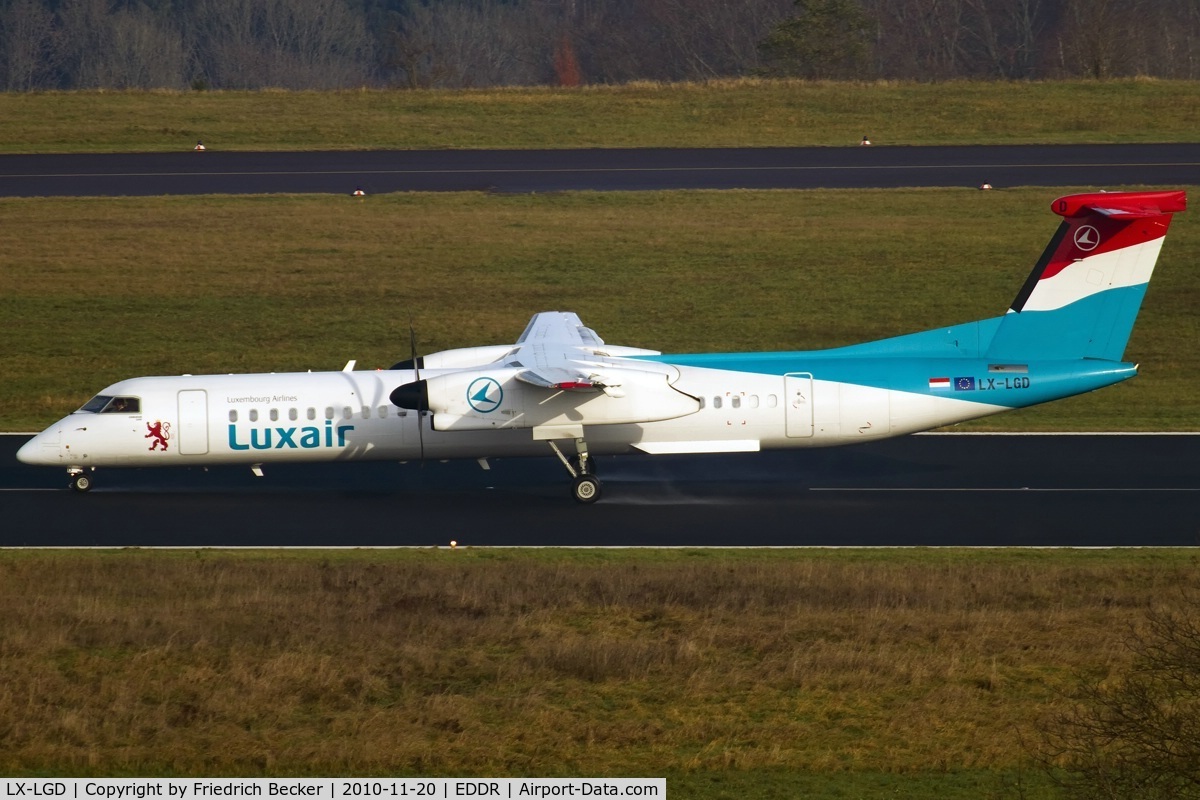 LX-LGD, 2007 De Havilland Canada DHC-8-402Q Dash 8 C/N 4171, decelerates after touchdown