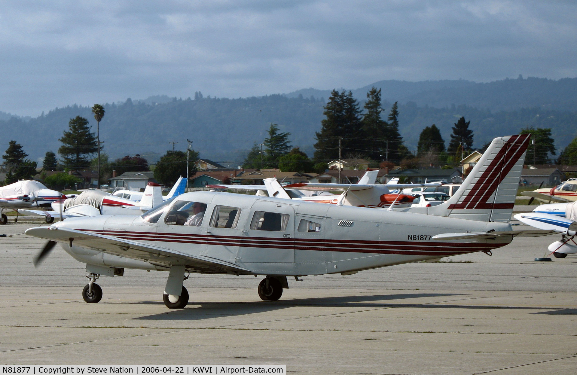 N81877, 1982 Piper PA-32R-301 C/N 32R-8213040, 1982 Piper PA-32R-301 Cherokee 6 taxis for take-off @ Watsonville, CA