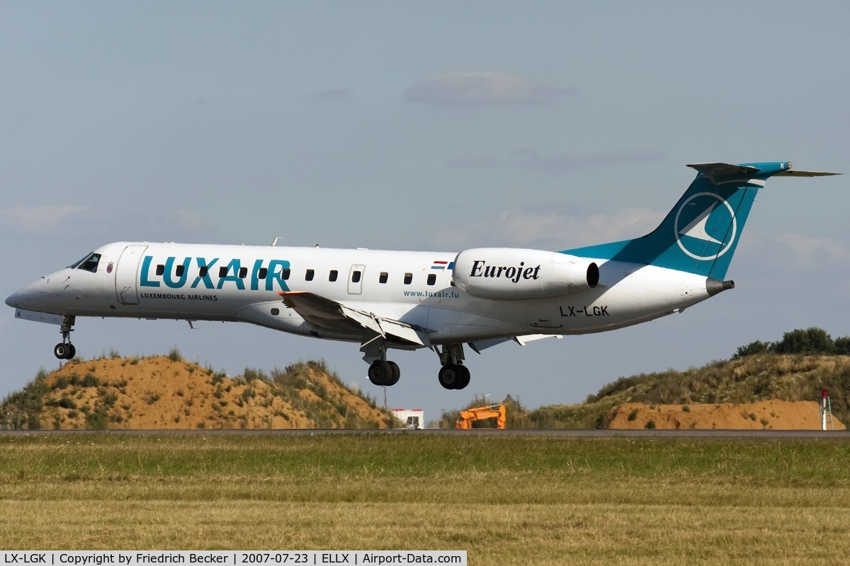 LX-LGK, 2005 Embraer ERJ-135LR (EMB-135LR) C/N 14500886, moments prior touchdown