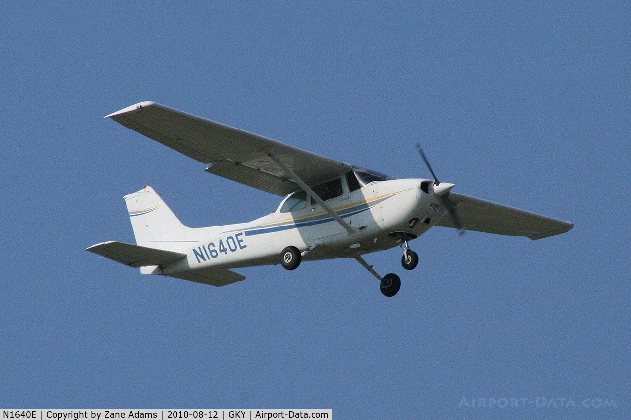N1640E, 1978 Cessna 172N C/N 17271078, Arriving at Arlington Municipal Airport - Arlington, TX