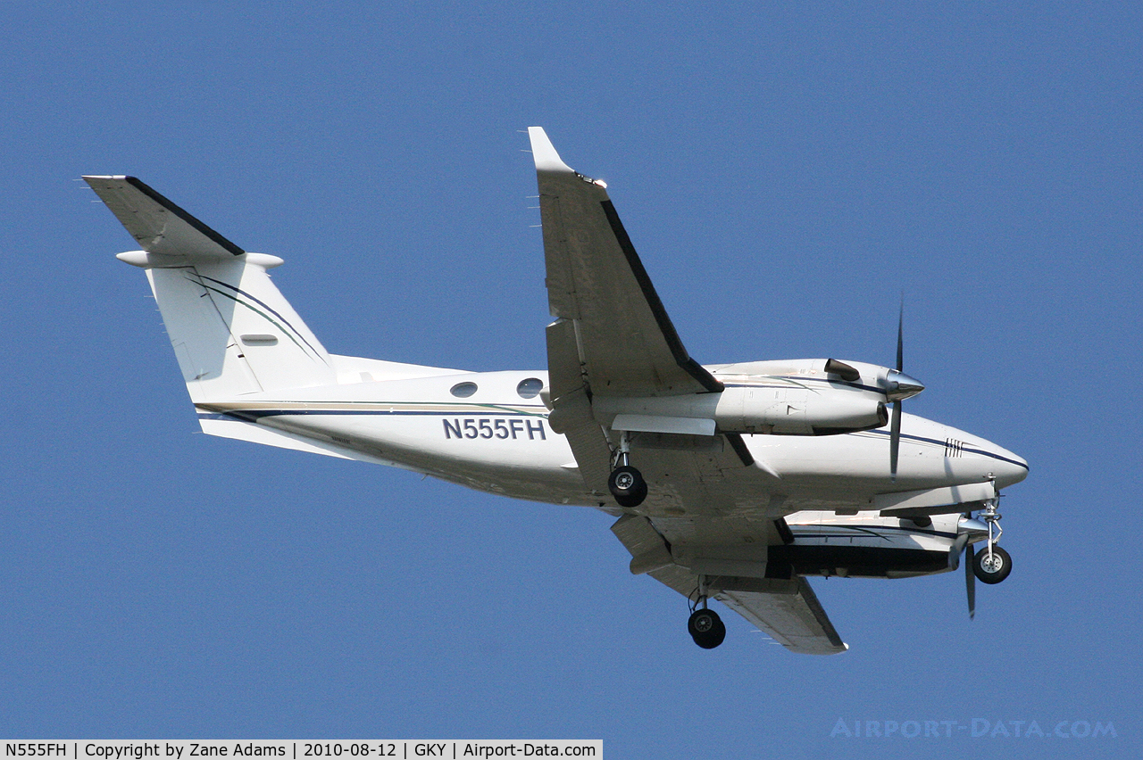 N555FH, 1990 Beech 300 C/N FA-213, Arriving at Arlington Municipal Airport - Arlington, TX
