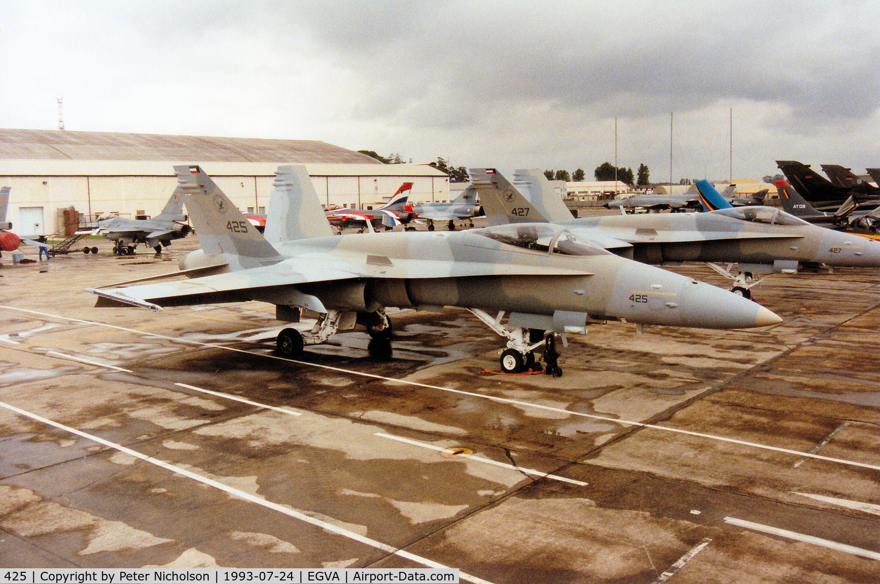 425, McDonnell Douglas KAF-18C Hornet C/N 1172/KAFC025, KAF-18C Hornet of 9 Squadron Kuwait Air Force on the flight-line at the 1993 Intnl Air Tattoo at RAF Fairford.