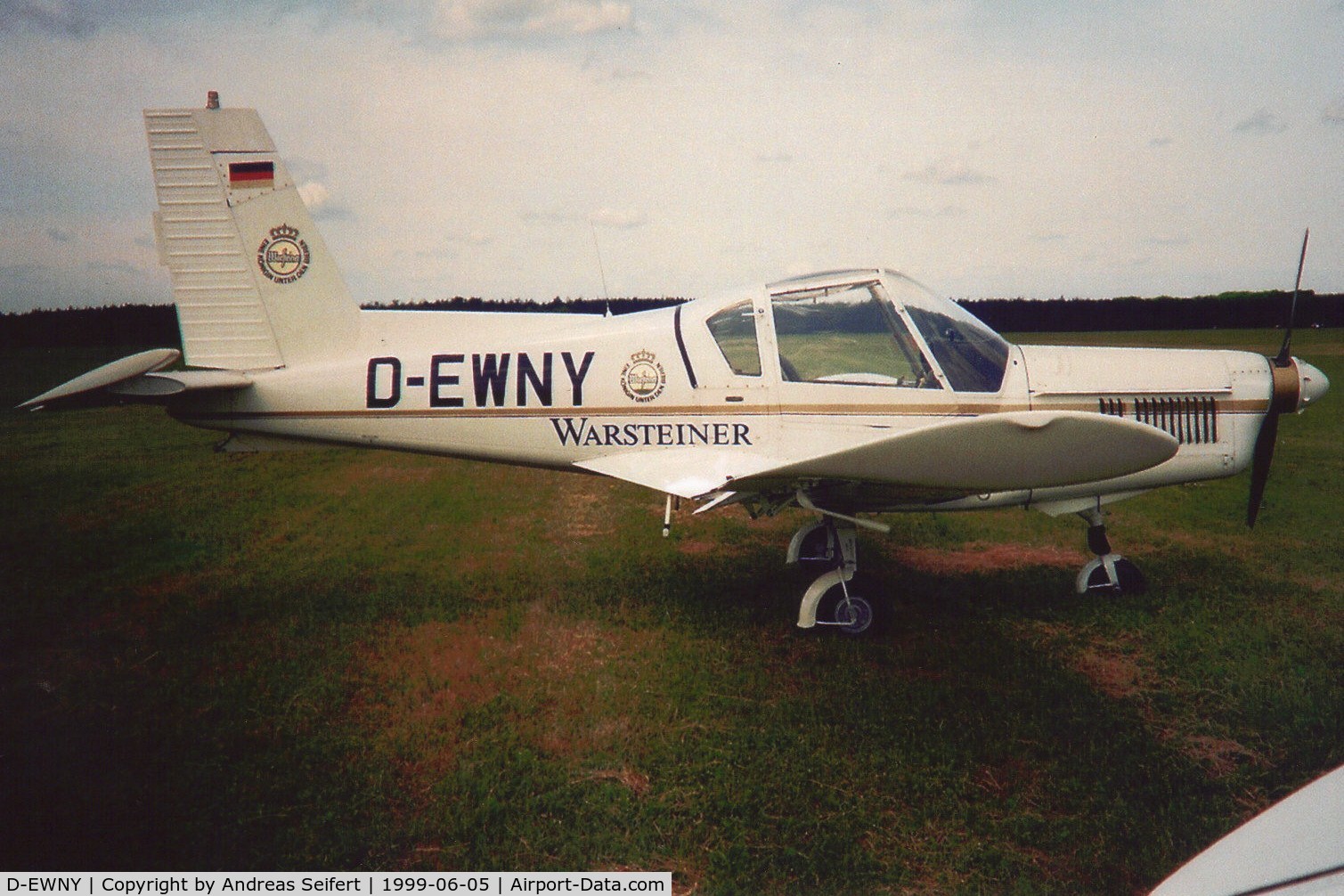 D-EWNY, Zlín Z-42M C/N 0067, das Foto wurde 5.6.1999 in Schwarzheide gemacht.die Maschine stürzte am 30.10.2010 in ein Wohngebiet
(2 Tote)