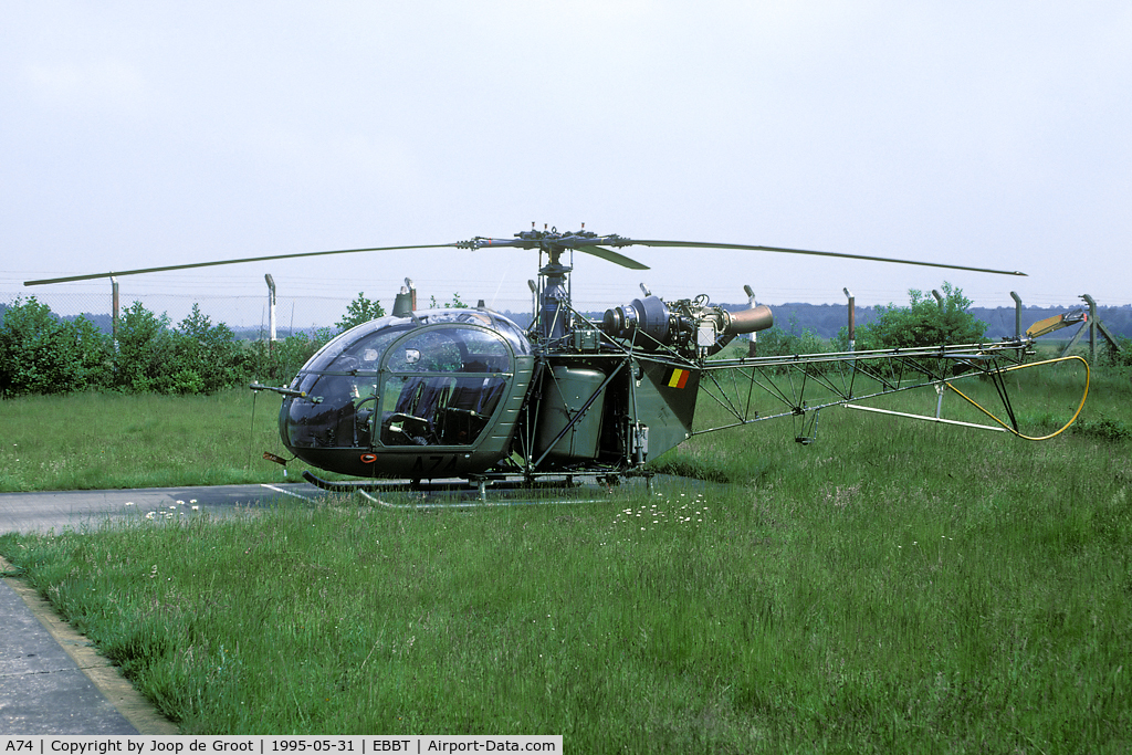 A74, 1969 Sud Aviation SA-318C Alouette II C/N 2094/706C-A170, This is one of few Alouettes sporting the 'School voor het Lichte Vliegwezen' (SLV) badge.