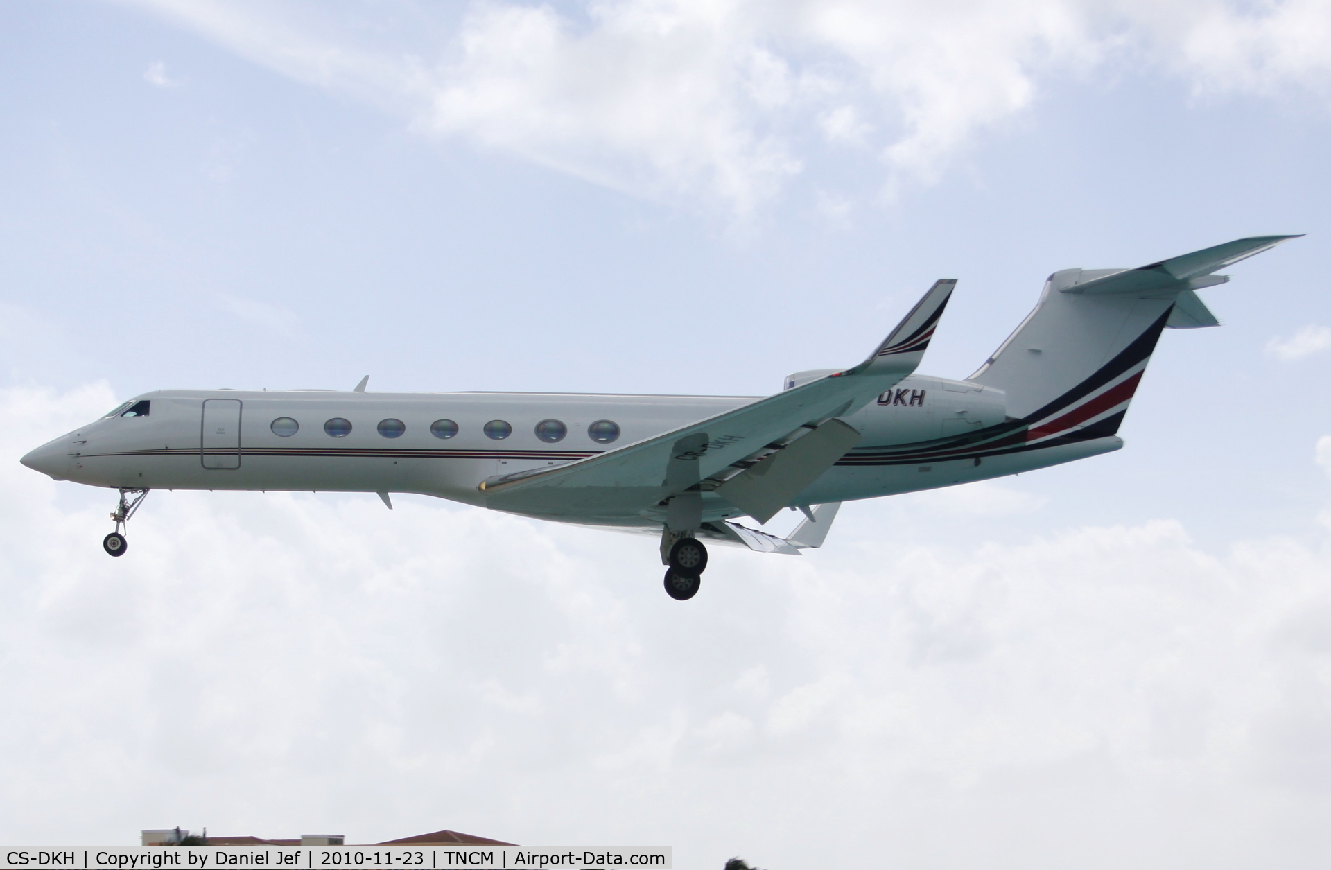CS-DKH, 2007 Gulfstream Aerospace GV-SP (G550) C/N 5150, CS-DKH landing at TNCM