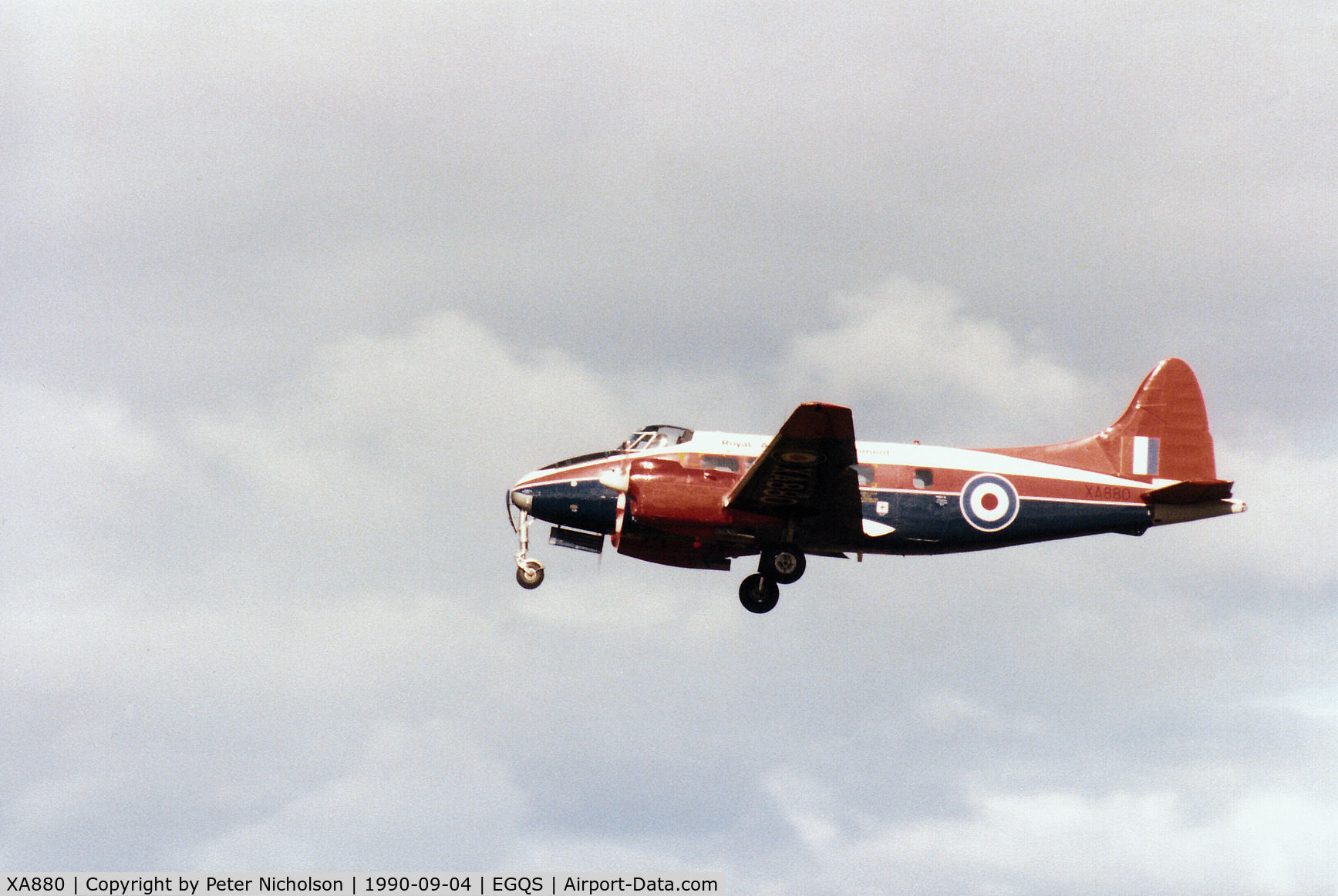 XA880, 1953 De Havilland D.H. 104 Devon C1 C/N 04436, Devon C.2 operated by the Royal Aircraft Establishment at Farnborough on final approach to Runway 23 at RAF Lossiemouth in September 1990.