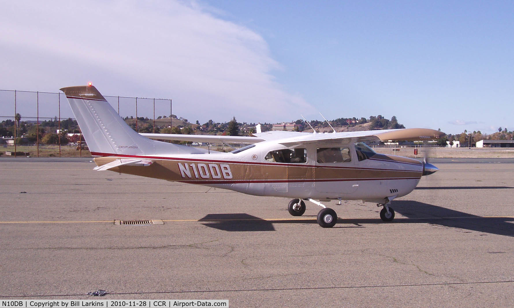 N10DB, 1977 Cessna 210M Centurion C/N 21062016, Visitor