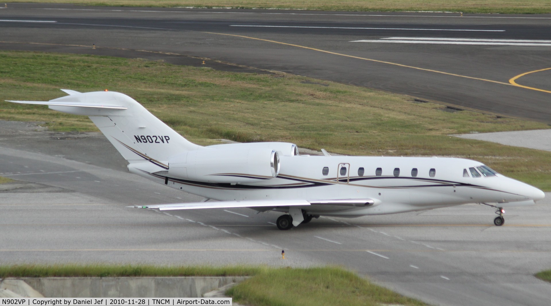 N902VP, 1997 Cessna 750 Citation X Citation X C/N 750-0002, N902VP taxing to the holding point A