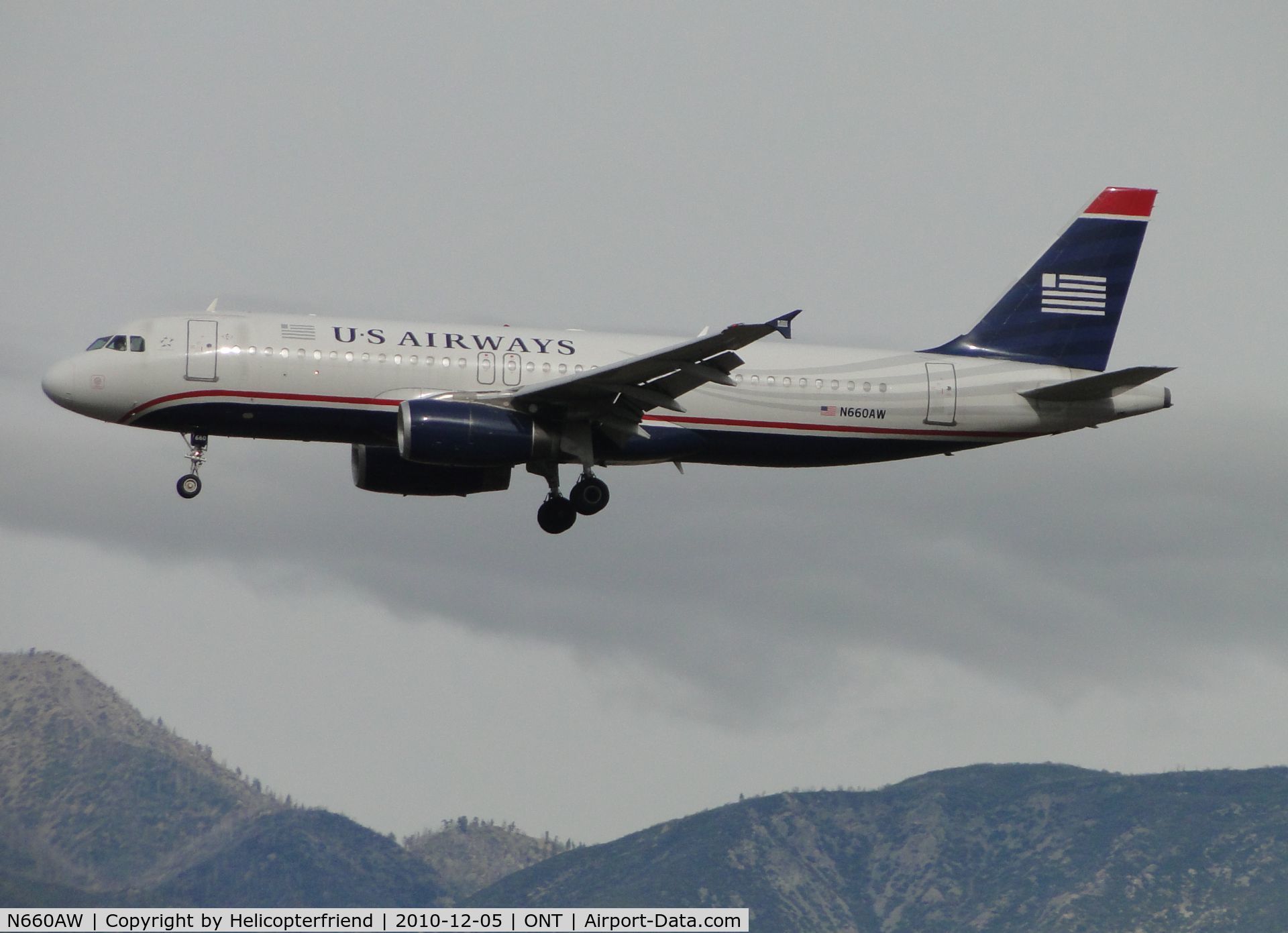 N660AW, 2000 Airbus A320-232 C/N 1234, On final to runway 26R