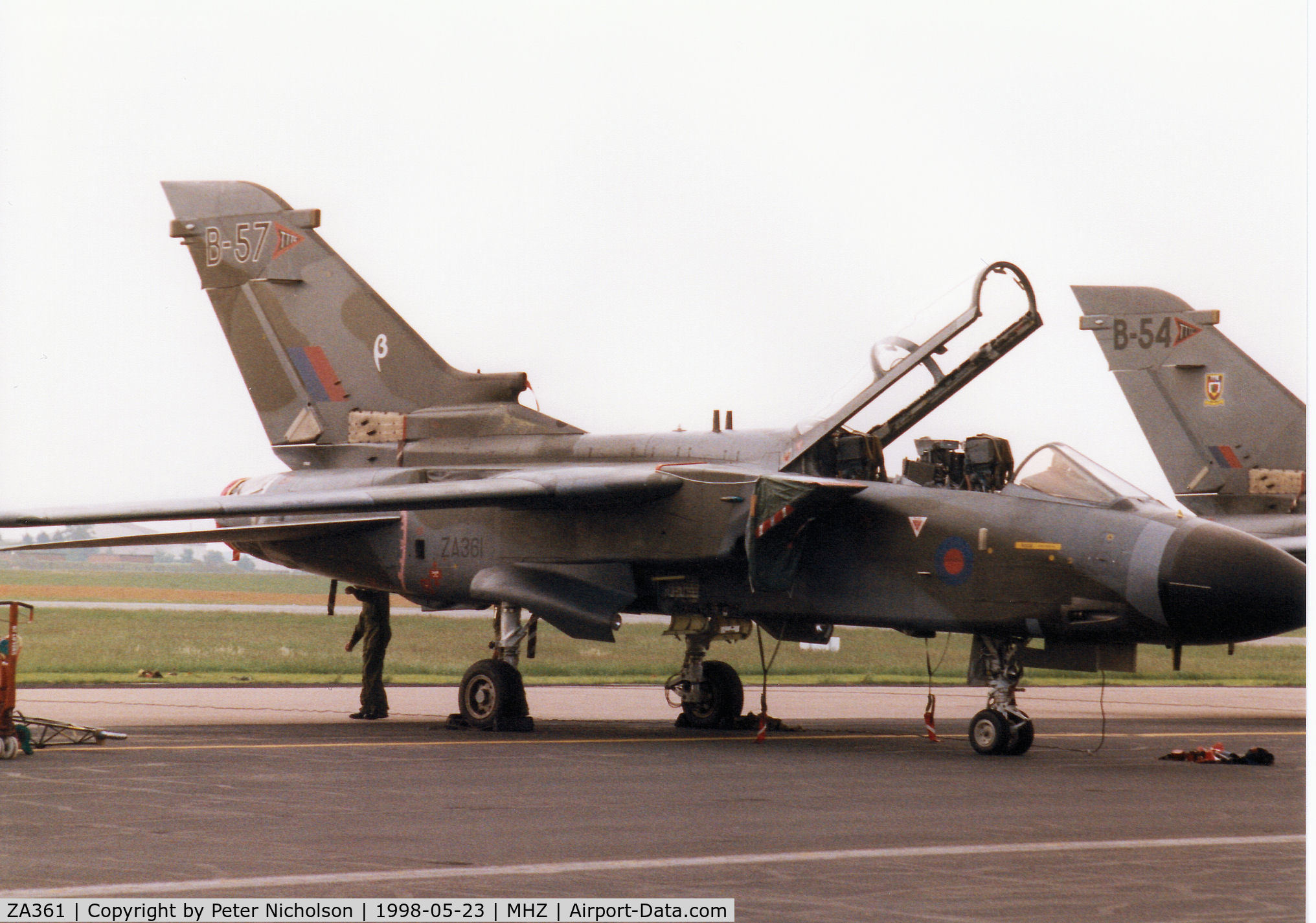 ZA361, 1981 Panavia Tornado GR.1 C/N 042/BS011/3022, Tornado GR.1 of B Squadron of the Tri-National Tornado Training Establishment - TTTE - based at RAF Cottesmore on the flight-line at the 1998 RAF Mildenhall Air Fete.