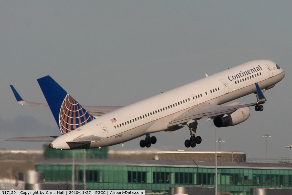 N17139, 2000 Boeing 757-224 C/N 30352, Continental B757 departing from RW05L