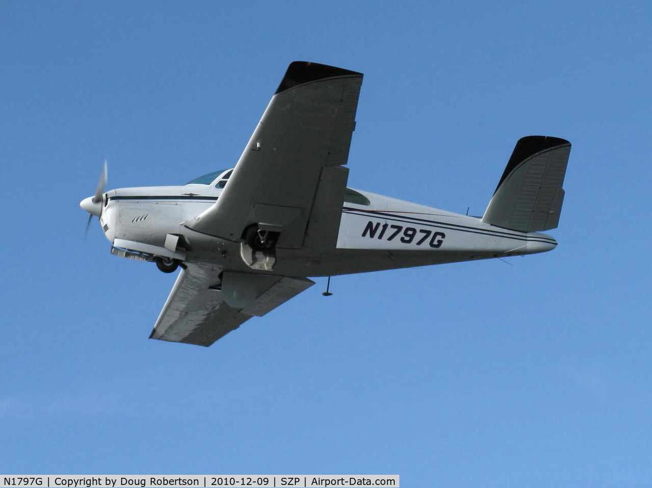 N1797G, 1962 Beech P35 Bonanza C/N D-6975, 1962 Beech P35 BONANZA, Continental IO-470-N 260 Hp, takeoff climb Rwy 22, gear coming up