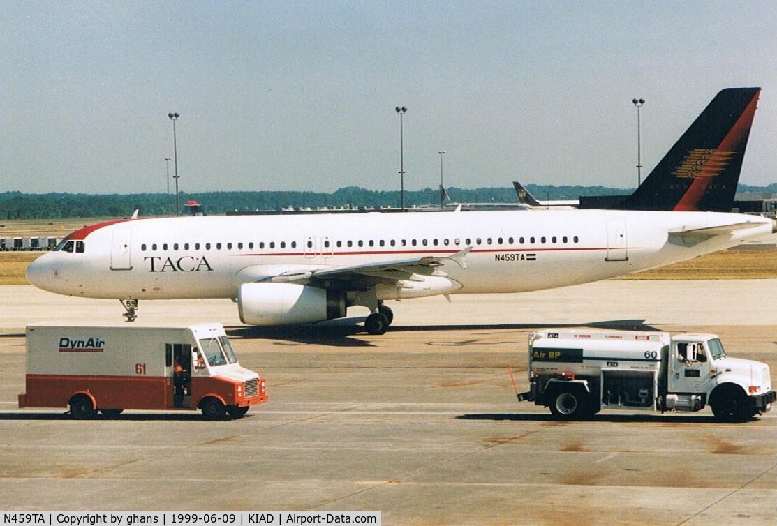 N459TA, 1998 Airbus A320-233 C/N 916, @ Dullus