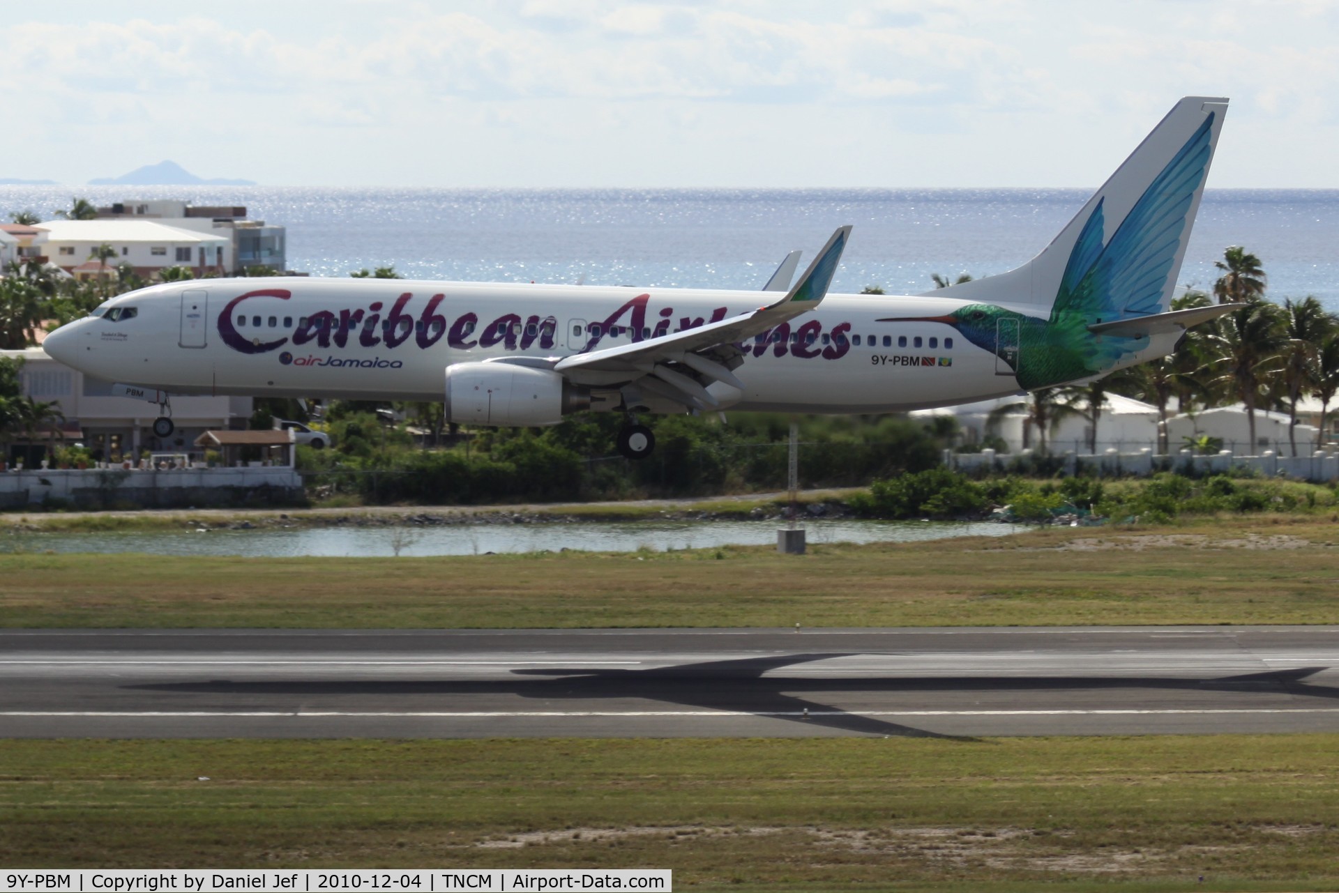 9Y-PBM, 2007 Boeing 737-8BK C/N 29635, Caribbean airlines landing at TNCM with flashing a air jamaica logo!!!