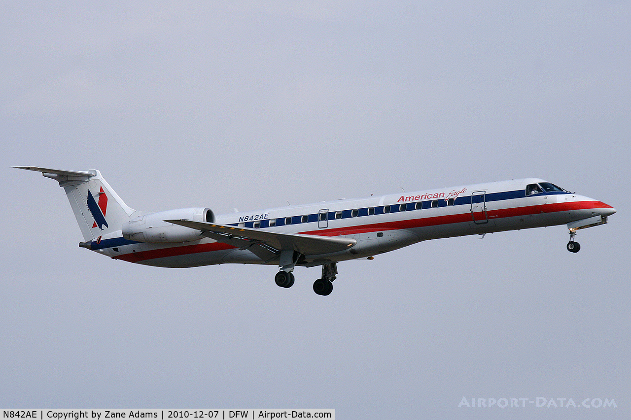 N842AE, 2002 Embraer ERJ-140LR (EMB-135KL) C/N 145673, American Eagle landing at DFW Airport, TX