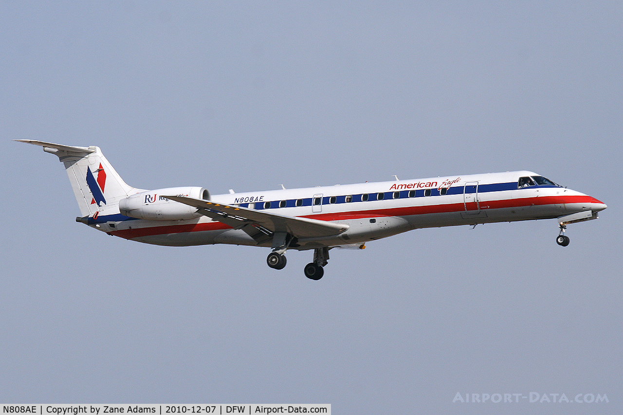 N808AE, 2001 Embraer ERJ-140LR (EMB-135KL) C/N 145519, American Eagle landing at DFW Airport, TX
