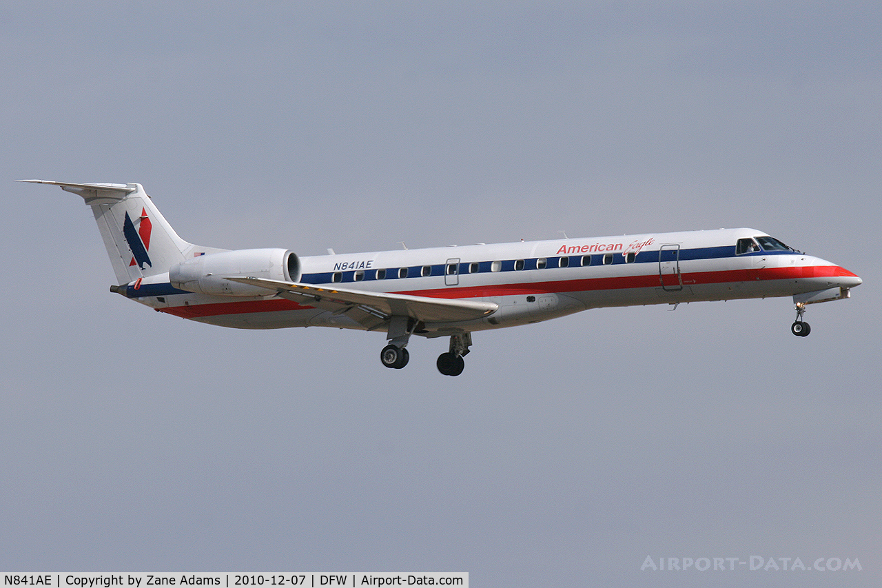 N841AE, 2002 Embraer ERJ-140LR (EMB-135KL) C/N 145667, American Eagle landing at DFW Airport, TX