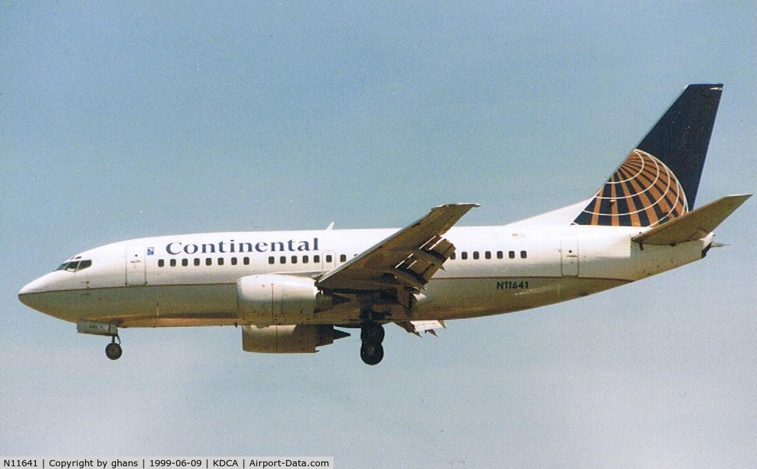 N11641, 1997 Boeing 737-524 C/N 28902, Landing @ Reagan Airport